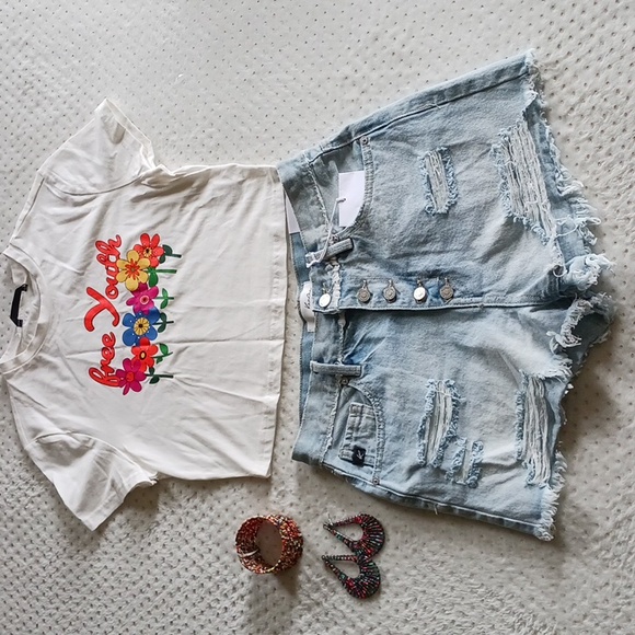 Kancan Women's Distressed Light Wash Jean Shorts - size 5/26 - Picture 15 of 16